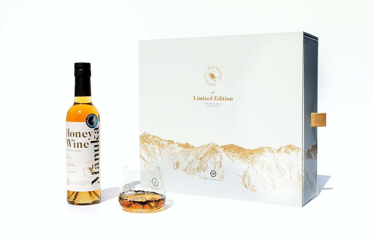 MānukaHoney蜂蜜風(fēng)味葡萄酒品牌包裝設(shè)計(jì)欣賞，葡萄酒品牌，酒品牌設(shè)計(jì)，酒品牌策劃，酒品牌全案策劃，酒品牌形象塑造，深圳品牌設(shè)計(jì)，深圳品牌策劃，深圳品牌全案策劃，深圳品牌形象塑造，左右格局    