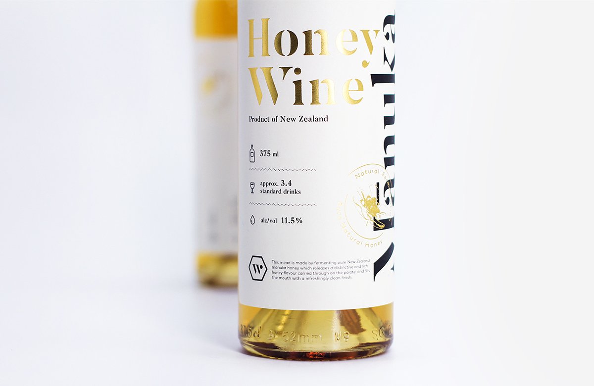 MānukaHoney蜂蜜風(fēng)味葡萄酒品牌包裝設(shè)計(jì)欣賞，葡萄酒品牌，酒品牌設(shè)計(jì)，酒品牌策劃，酒品牌全案策劃，酒品牌形象塑造，深圳品牌設(shè)計(jì)，深圳品牌策劃，深圳品牌全案策劃，深圳品牌形象塑造，左右格局