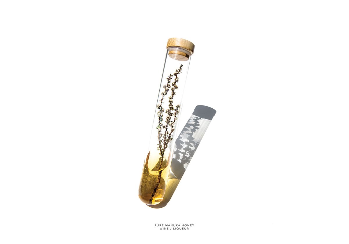 MānukaHoney蜂蜜風(fēng)味葡萄酒品牌包裝設(shè)計(jì)欣賞，葡萄酒品牌，酒品牌設(shè)計(jì)，酒品牌策劃，酒品牌全案策劃，酒品牌形象塑造，深圳品牌設(shè)計(jì)，深圳品牌策劃，深圳品牌全案策劃，深圳品牌形象塑造，左右格局