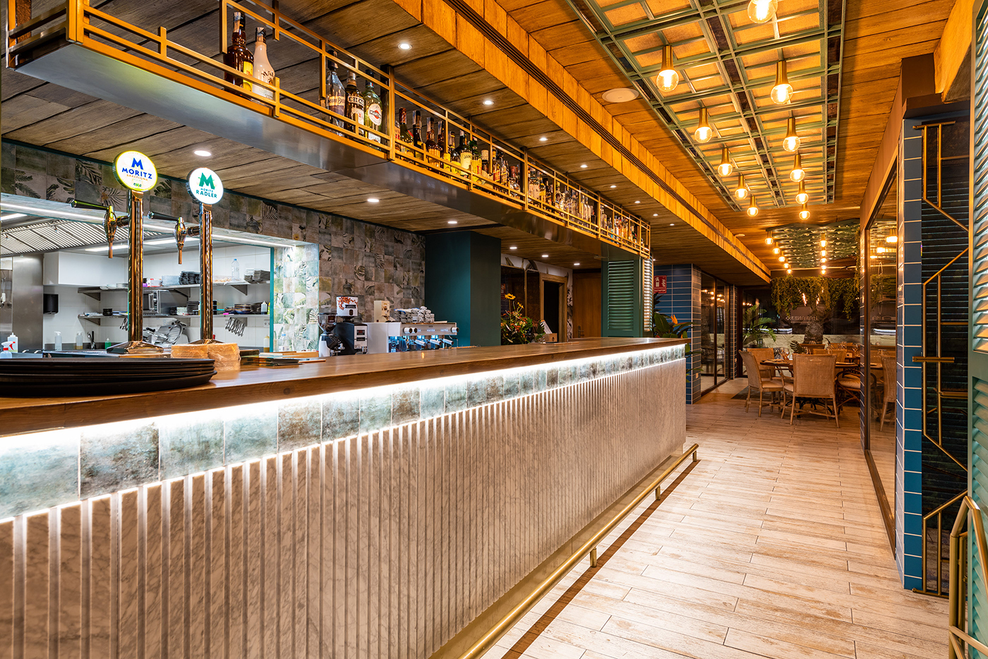 高檔餐飲空間設(shè)計，海灘餐飲室內(nèi)設(shè)計，餐飲設(shè)計，深圳餐飲空間設(shè)計