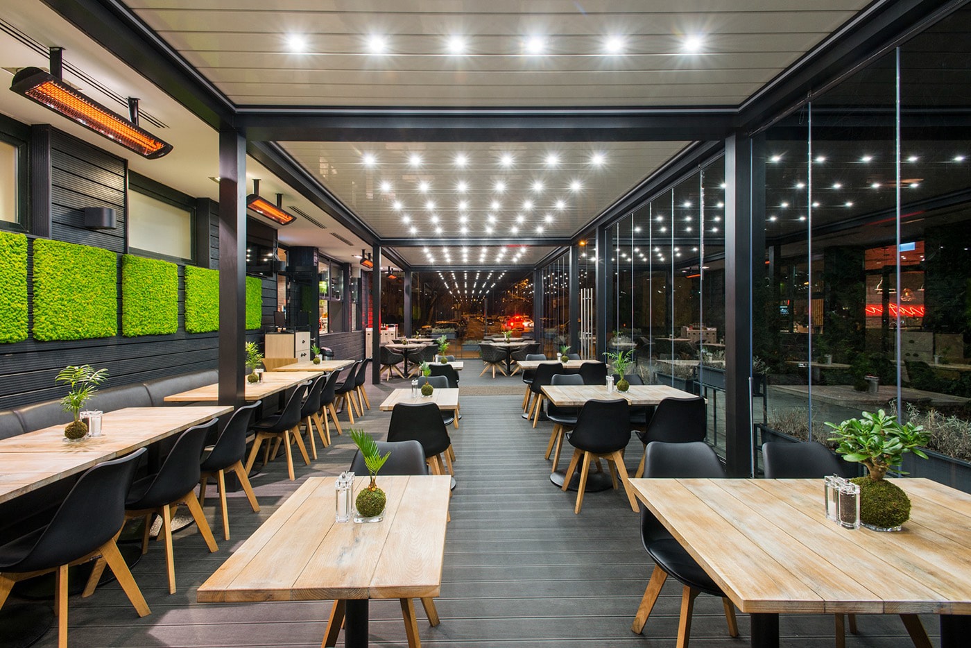 匈牙利知名連鎖酒吧餐廳空間設(shè)計，餐飲空間設(shè)計，餐廳品牌形象，深圳空間設(shè)計，左右格局